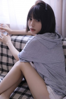 女学生跳舞未穿内裤遭偷拍